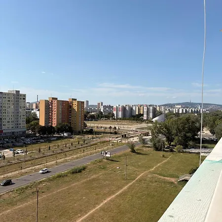 Utulny S Vyhladom Na Hrad 布拉迪斯拉发